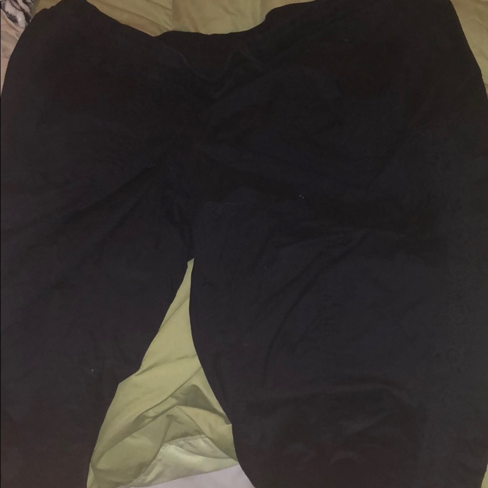 Black capris